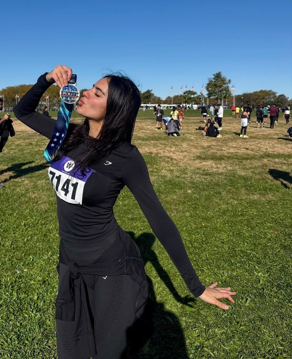 Sabrina kissing her race medal